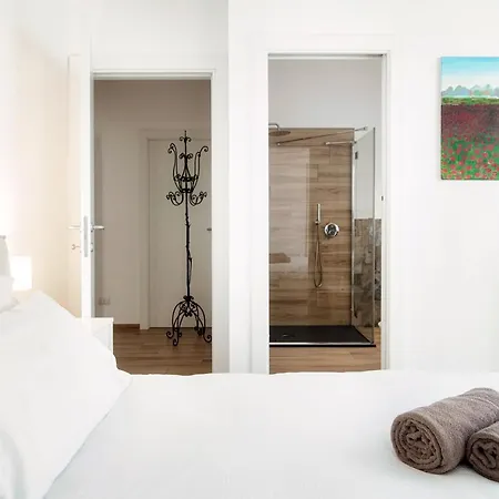 Apartment Piazza Roma - The House Of Travelers