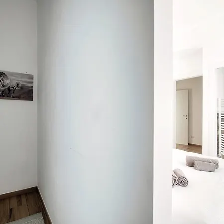 Piazza Roma - The House Of Travelers *