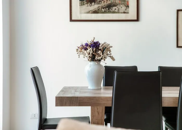 Piazza Roma - The House Of Travelers * Como