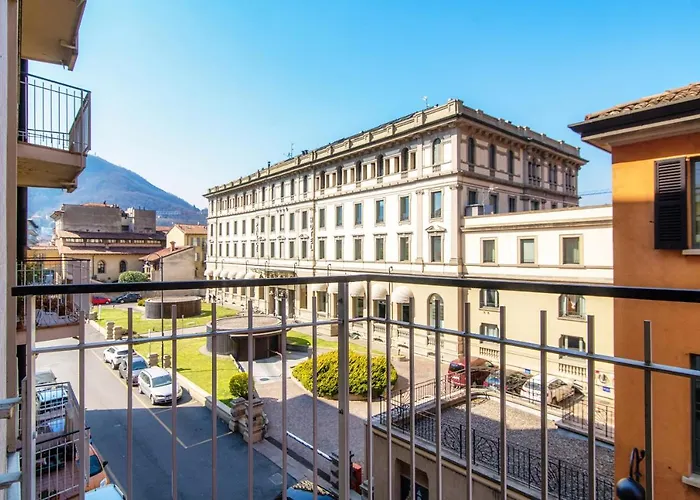 Piazza Roma - The House Of Travelers * Como