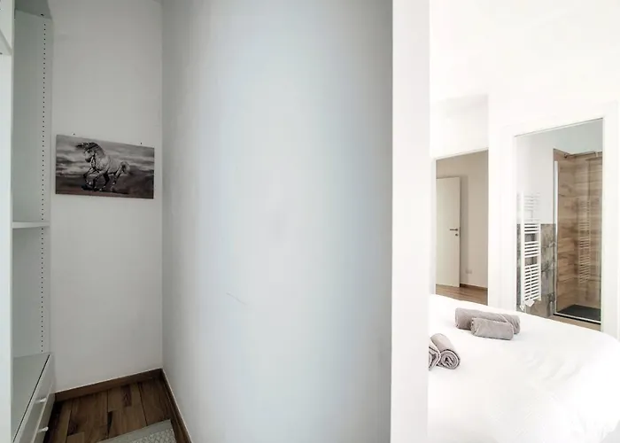 Piazza Roma - The House Of Travelers *