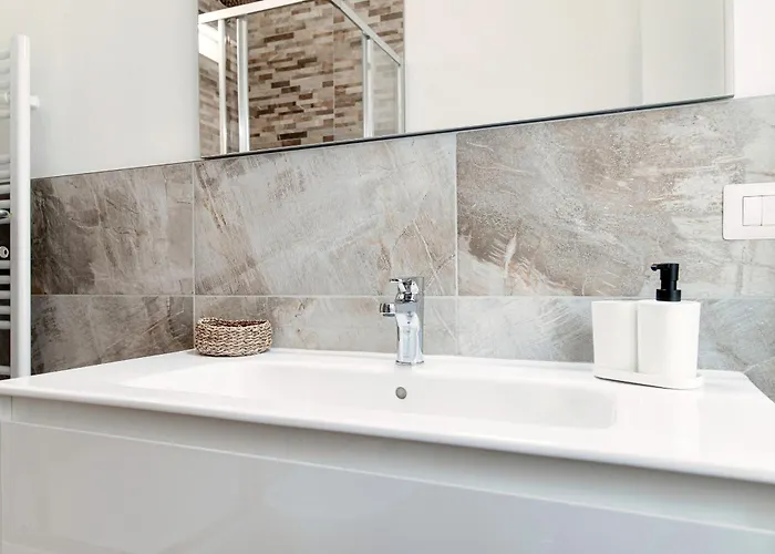 Piazza Roma - The House Of Travelers