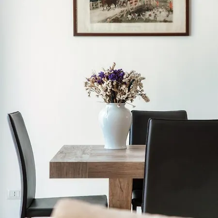 Piazza Roma - The House Of Travelers * Como