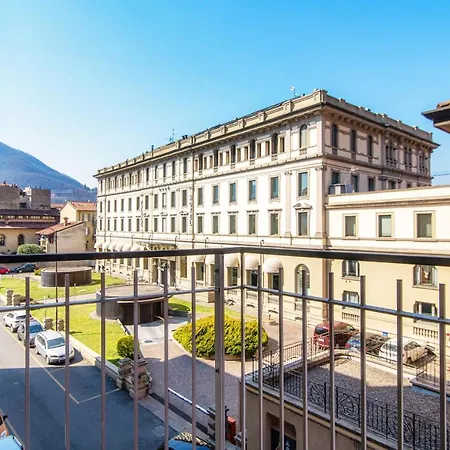 Piazza Roma - The House Of Travelers * Como
