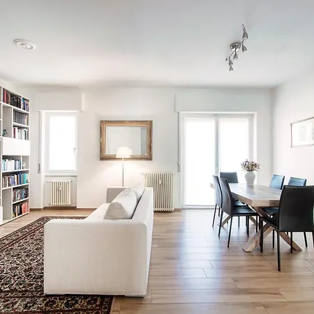 Piazza Roma - The House Of Travelers *