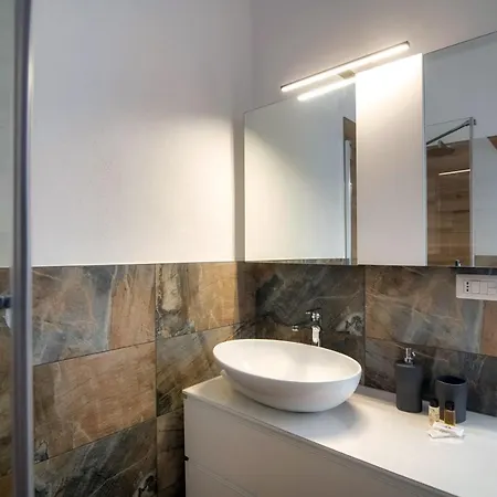 Piazza Roma - The House Of Travelers