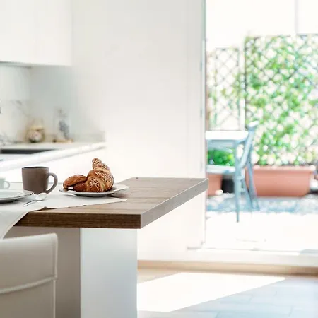 Piazza Roma - The House Of Travelers Apartman Como